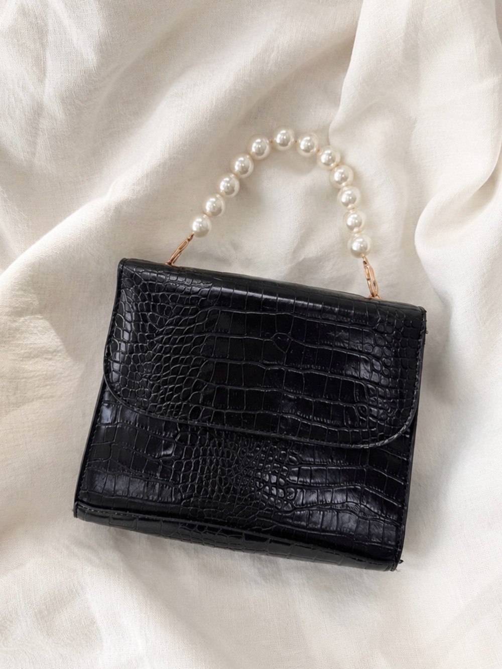 🌼 Pearl-Handle Black Croc-Embossed Top-Handle Bag